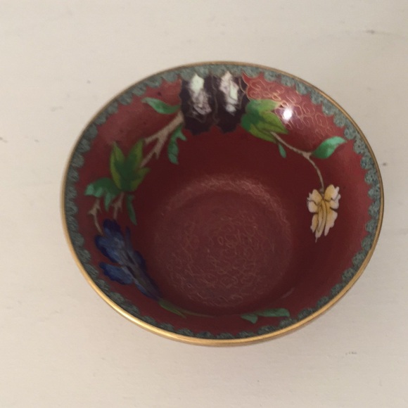 Small Cloisonné Bowl With Flower Patterns - Picture 3 of 8